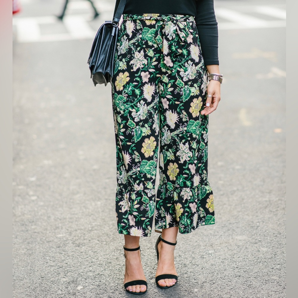 Women’s Club Monaco Florals Palazzo sailor sides-open legs pants size 6